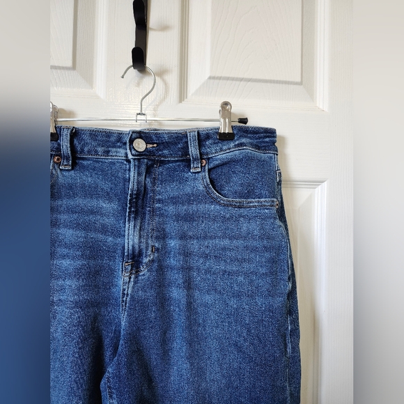 American Eagle Mom Jeans Classic Blue Denim 8 Short - Picture 3 of 11